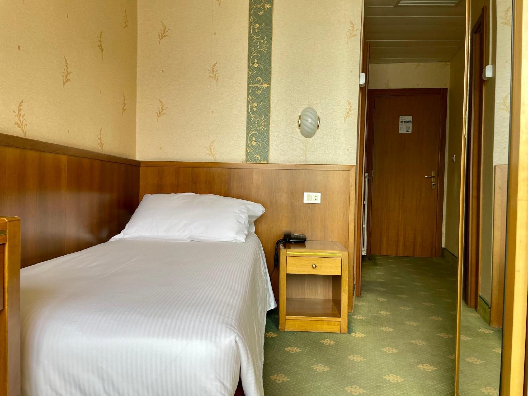 Hotel Splendid Palace Limone sul Garda Bilik gambar